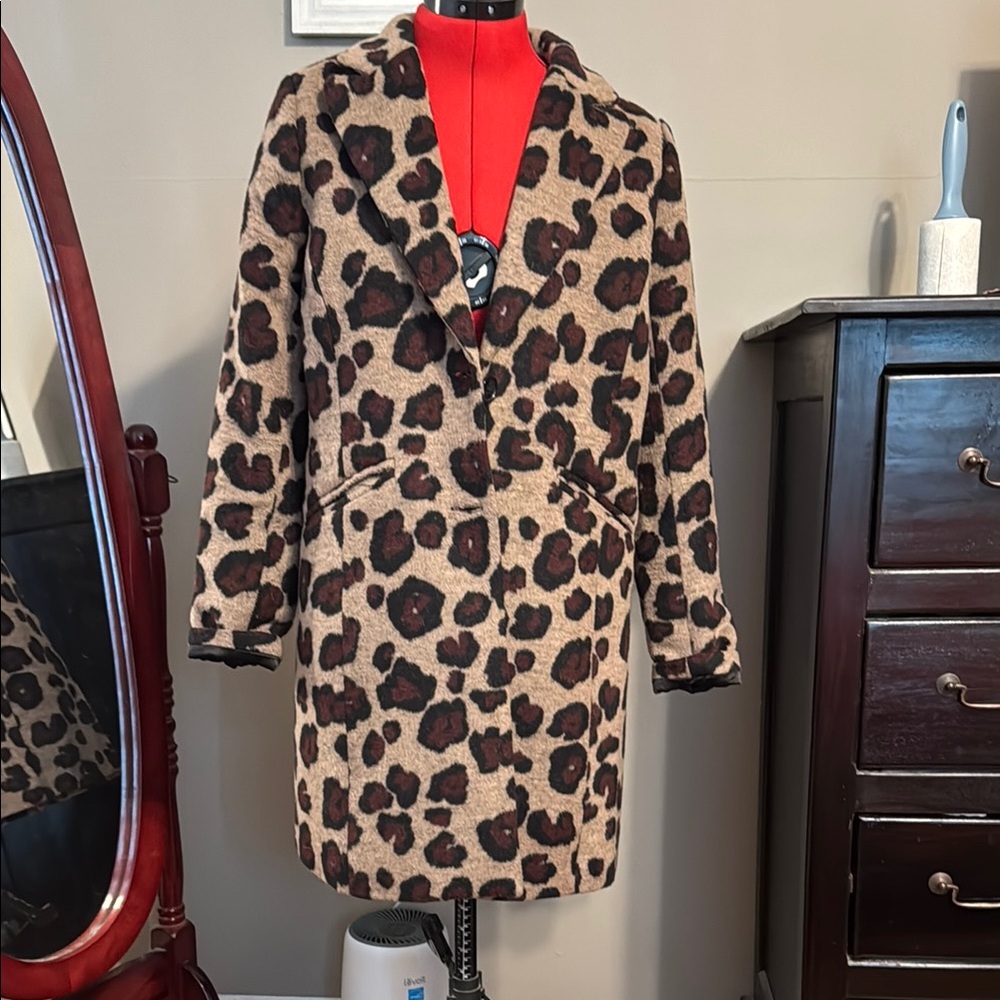Beige and Dark Brown Oversized Teddy Jacket with Leopard Print and Belt